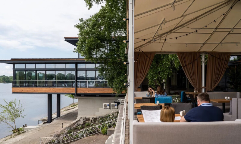 Сімейний ресторан "River Grill"